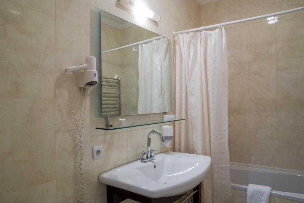 Ar Nuvo Hotel Karagandy Zimmer foto