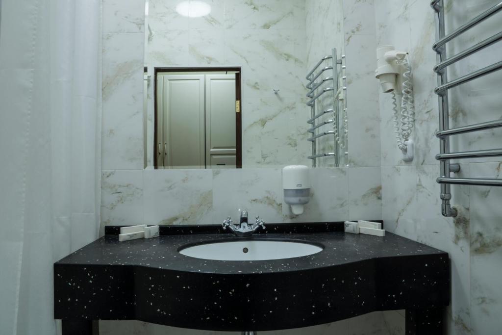 Ar Nuvo Hotel Karagandy Zimmer foto
